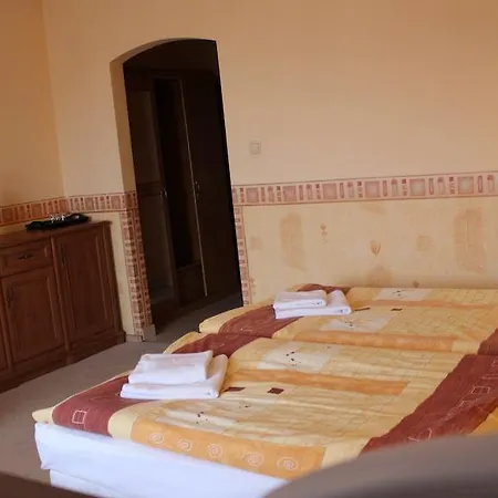 Bed & Breakfast Gosciniec Sandra 3*